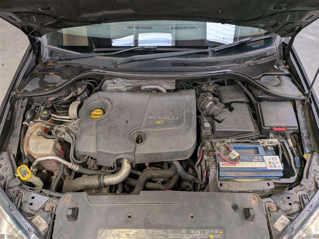 <p>2010 RENAULT LAGUNA DY-QUE T-T DCI 110</p>