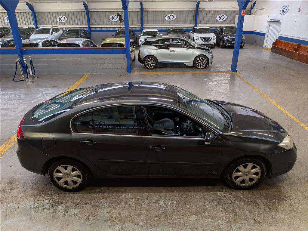 <p>2010 RENAULT LAGUNA DY-QUE T-T DCI 110</p>