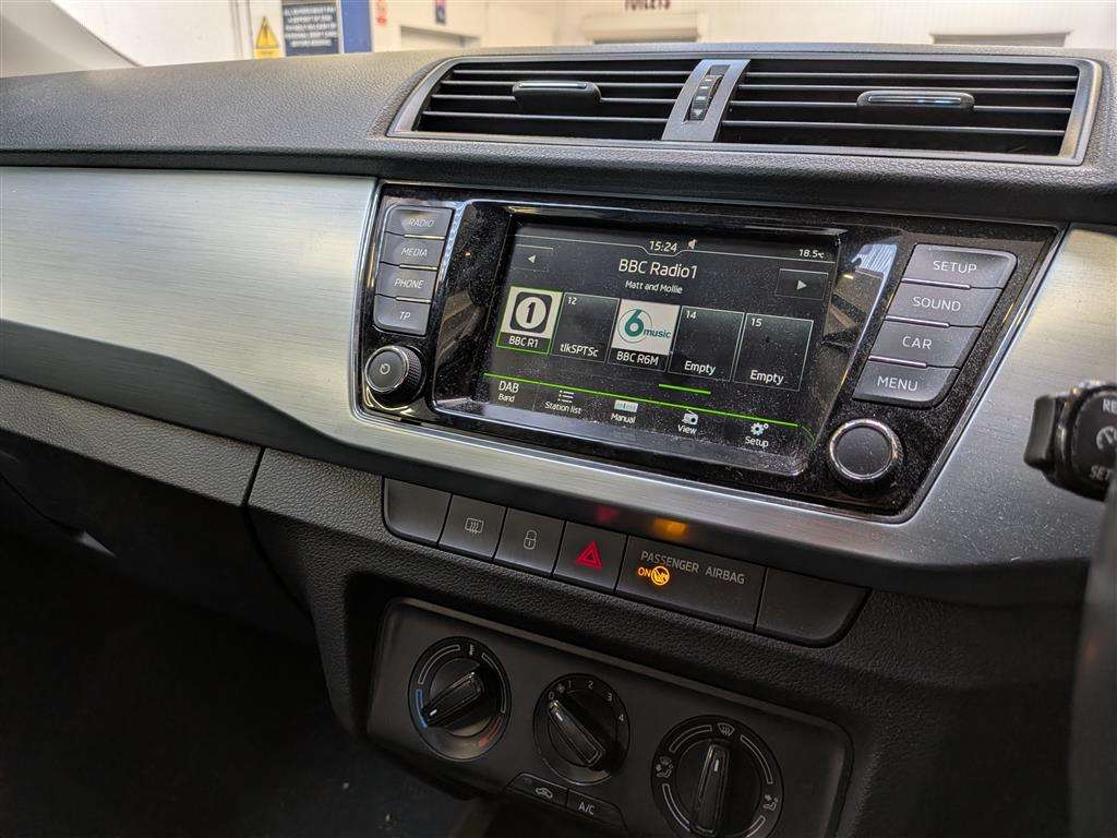 <p>2015 SKODA FABIA SE TSI</p>