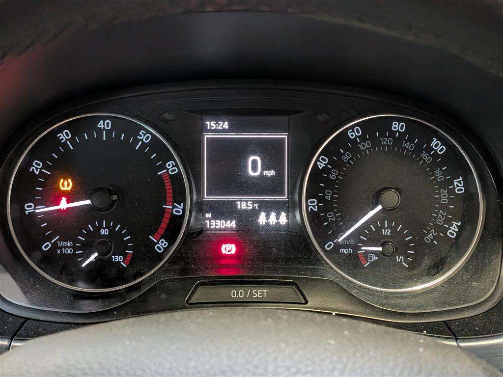 <p>2015 SKODA FABIA SE TSI</p>