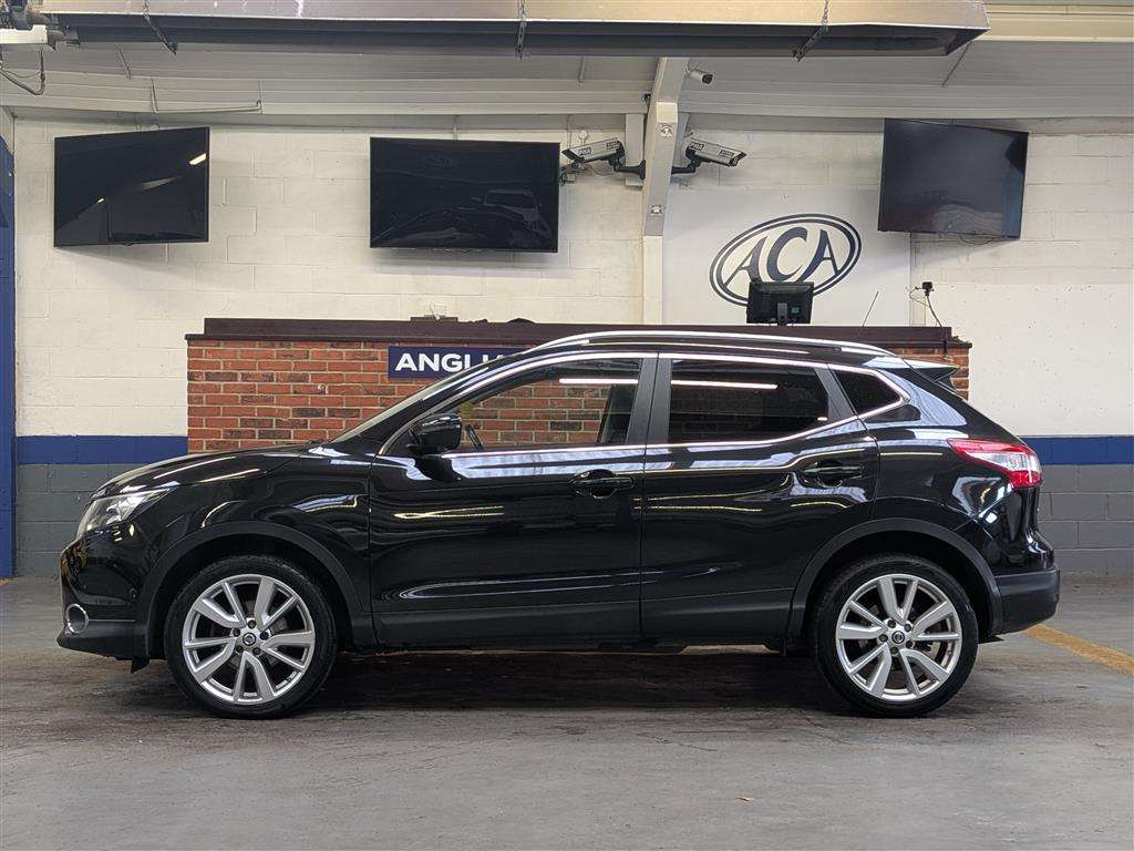 <p>2016 NISSAN QASHQAI TEKNA DCI</p>