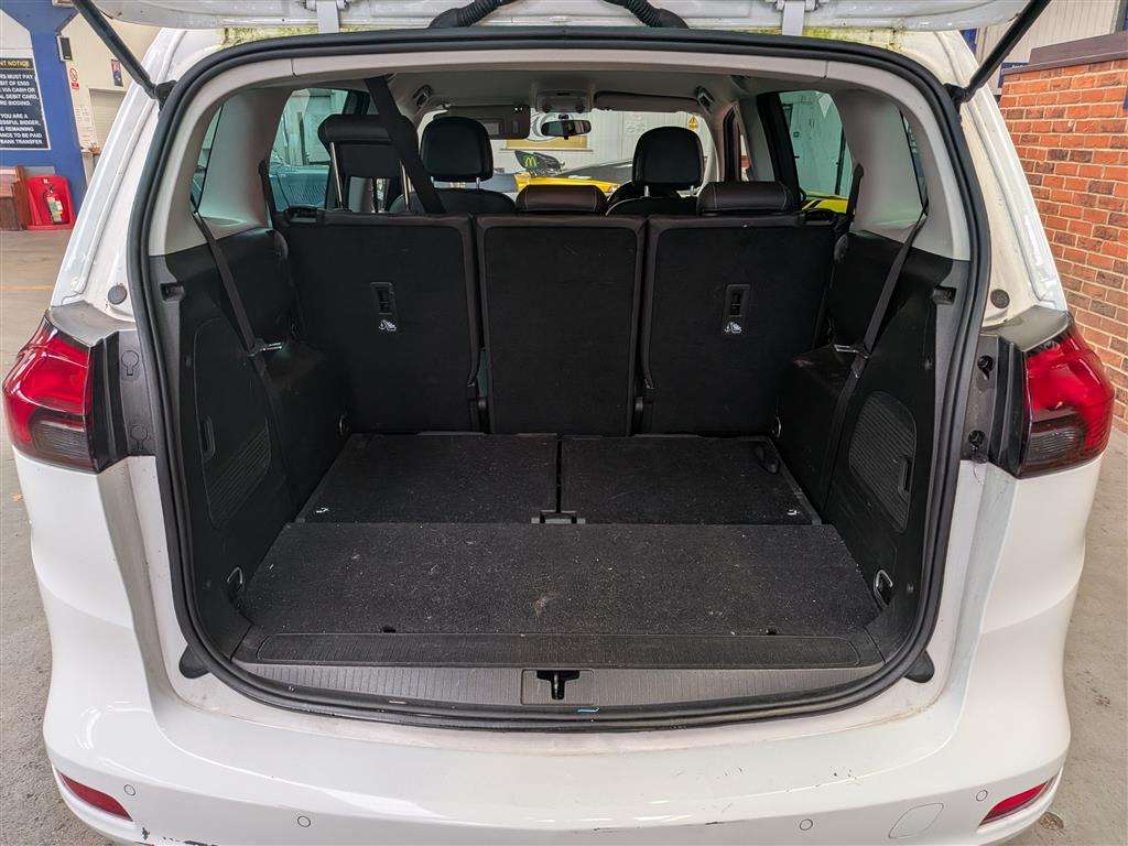 <p>2018 VAUXHALL ZAFIRA TOURER SRI NAV TUR</p>