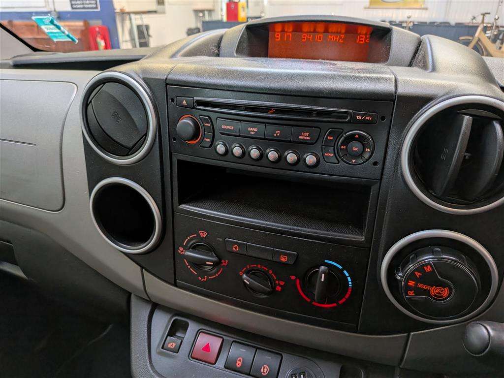 <p>2012 CITROEN BERLINGO MULTISPACE VTR E</p>
