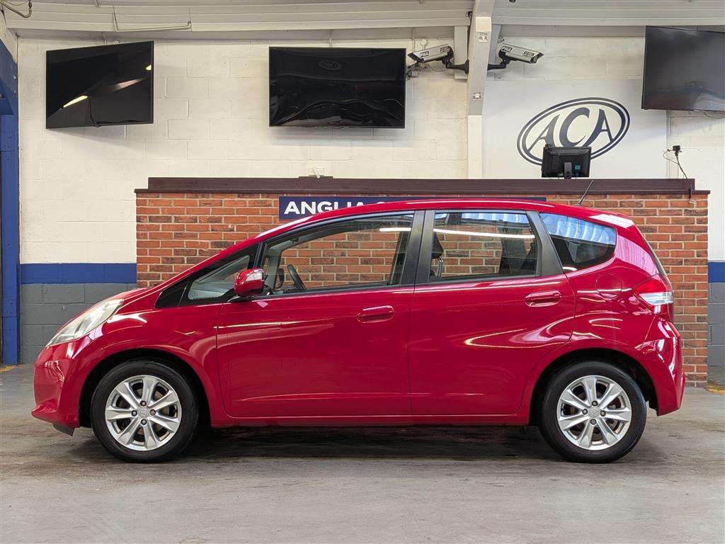 <p>2012 HONDA JAZZ I-VTEC ES</p>