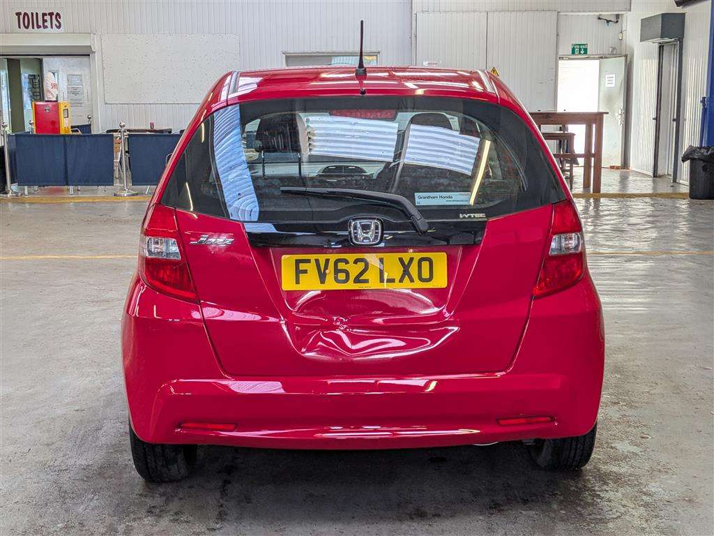 <p>2012 HONDA JAZZ I-VTEC ES</p>