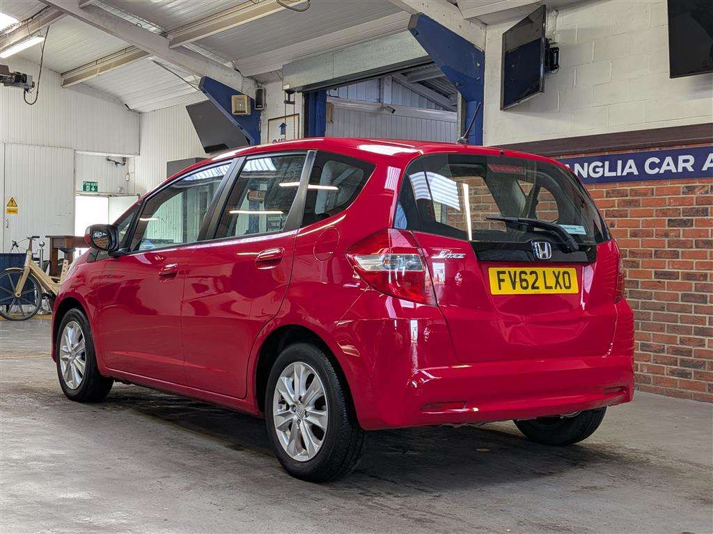 <p>2012 HONDA JAZZ I-VTEC ES</p>