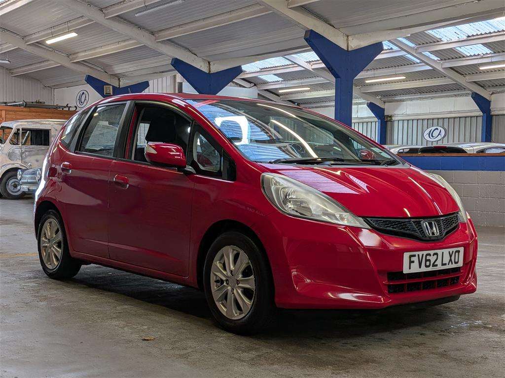 <p>2012 HONDA JAZZ I-VTEC ES</p>