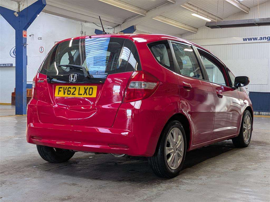 <p>2012 HONDA JAZZ I-VTEC ES</p>