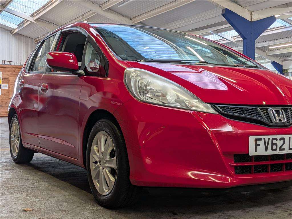 <p>2012 HONDA JAZZ I-VTEC ES</p>