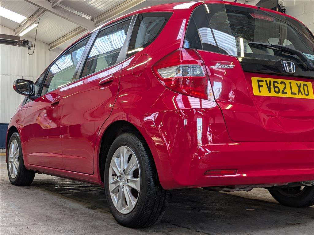<p>2012 HONDA JAZZ I-VTEC ES</p>