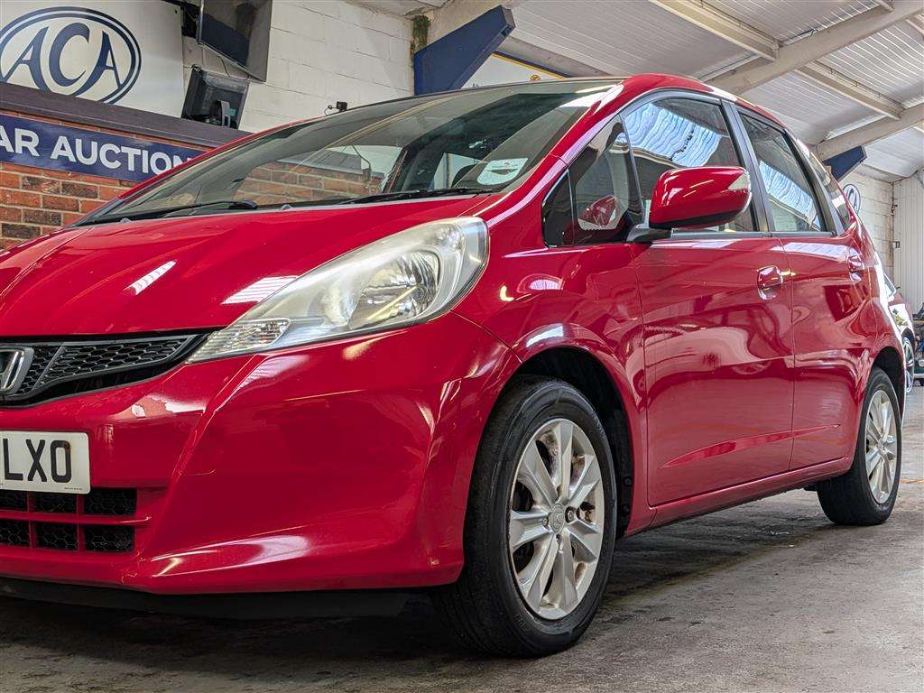 <p>2012 HONDA JAZZ I-VTEC ES</p>