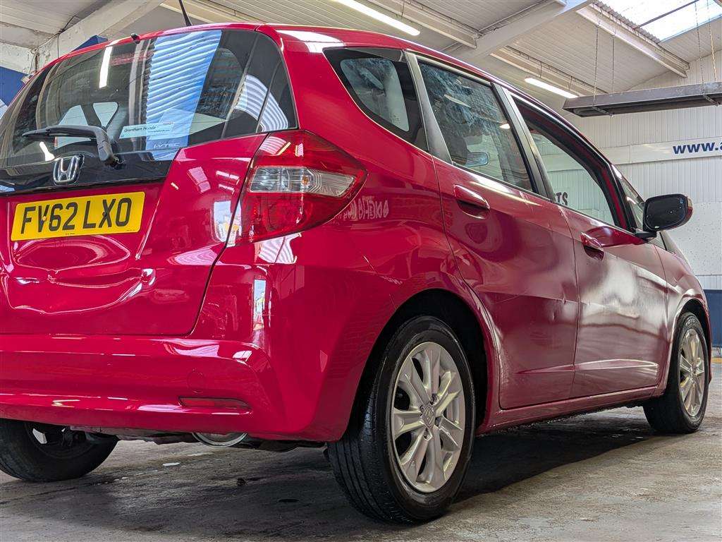 <p>2012 HONDA JAZZ I-VTEC ES</p>