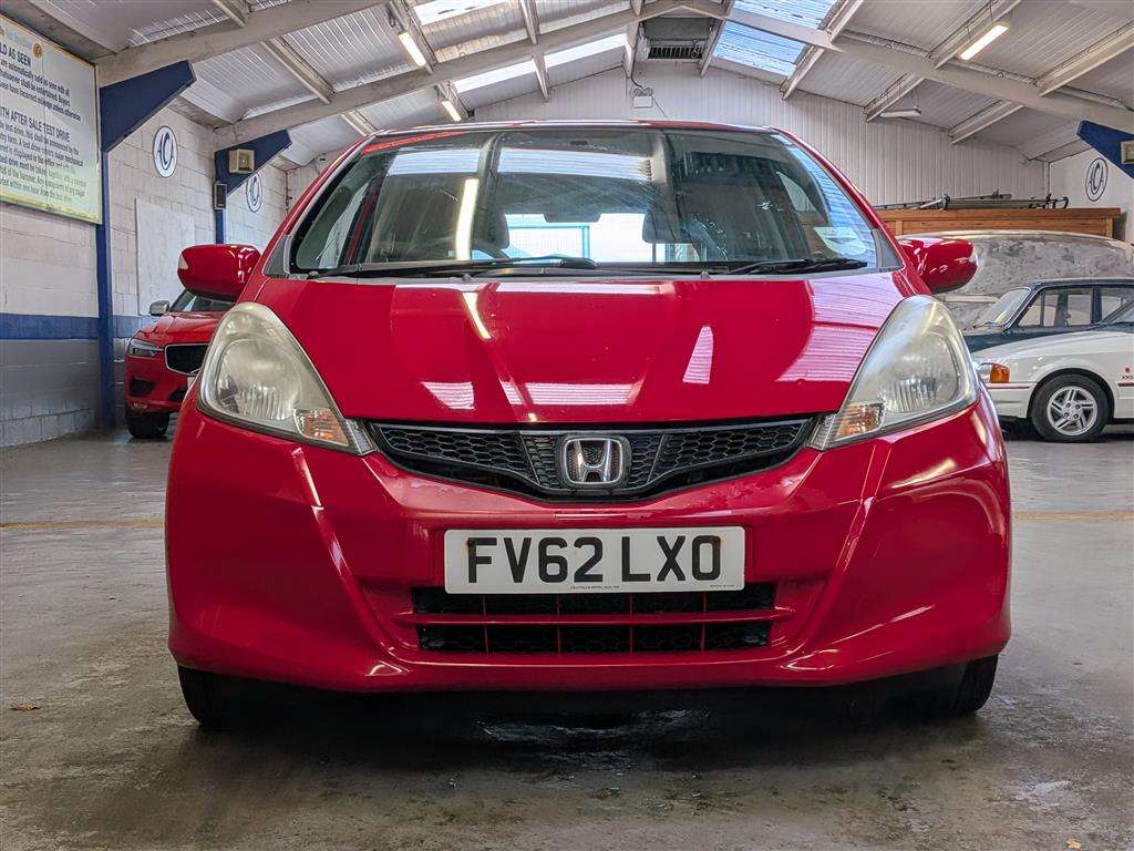 <p>2012 HONDA JAZZ I-VTEC ES</p>