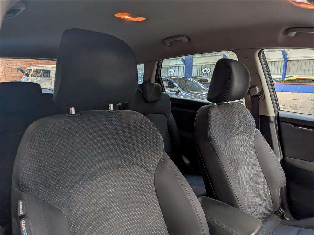 <p>2015 KIA CARENS 2 CRDI ISG</p>