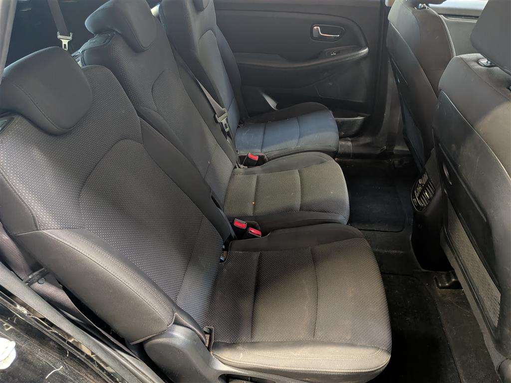 <p>2015 KIA CARENS 2 CRDI ISG</p>