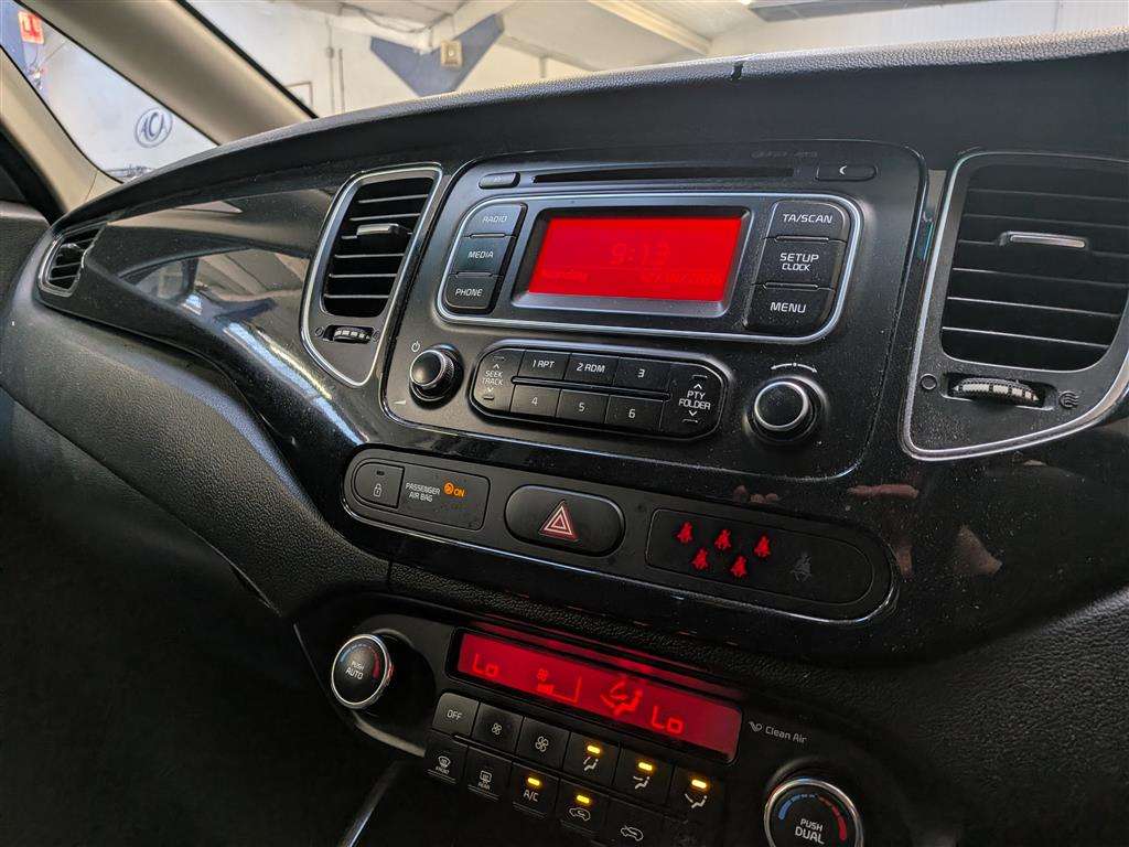 <p>2015 KIA CARENS 2 CRDI ISG</p>