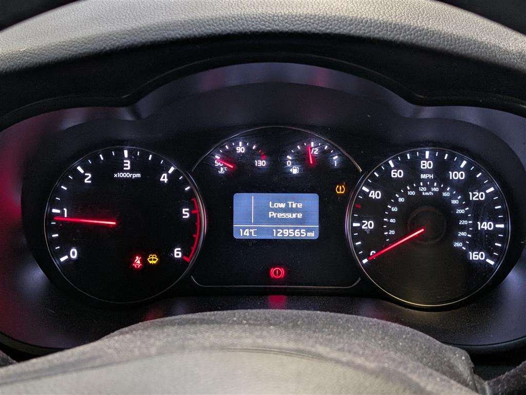 <p>2015 KIA CARENS 2 CRDI ISG</p>