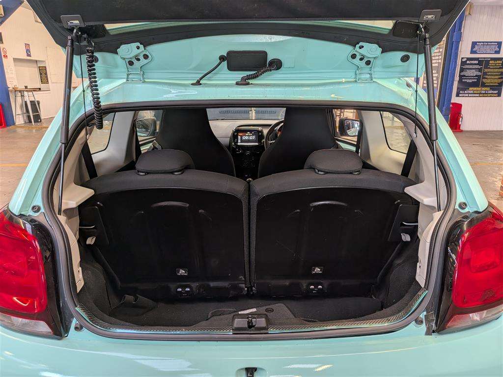 <p>2020 CITROEN C1 FEEL</p>
