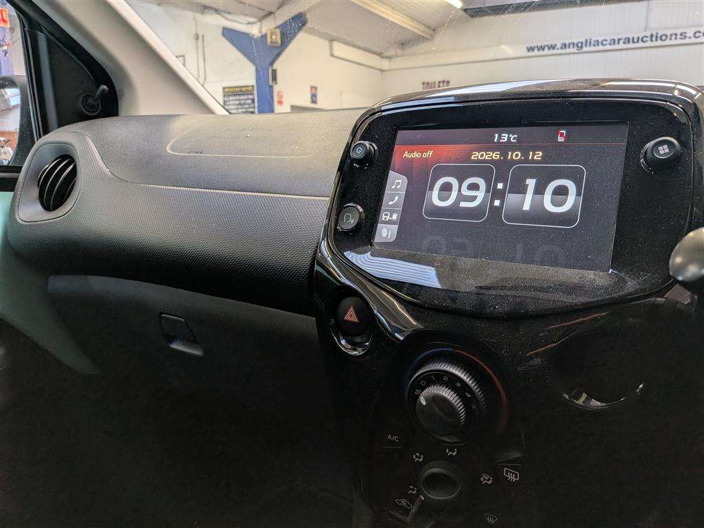 <p>2020 CITROEN C1 FEEL</p>