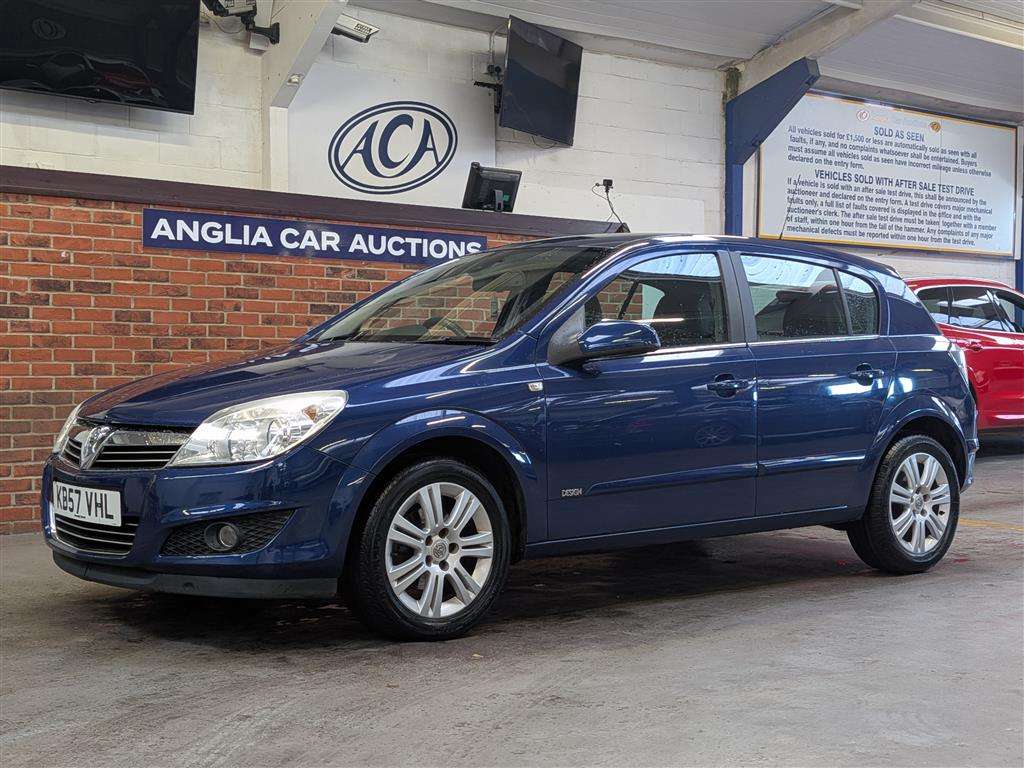 <p>2008 VAUXHALL ASTRA DESIGN</p>