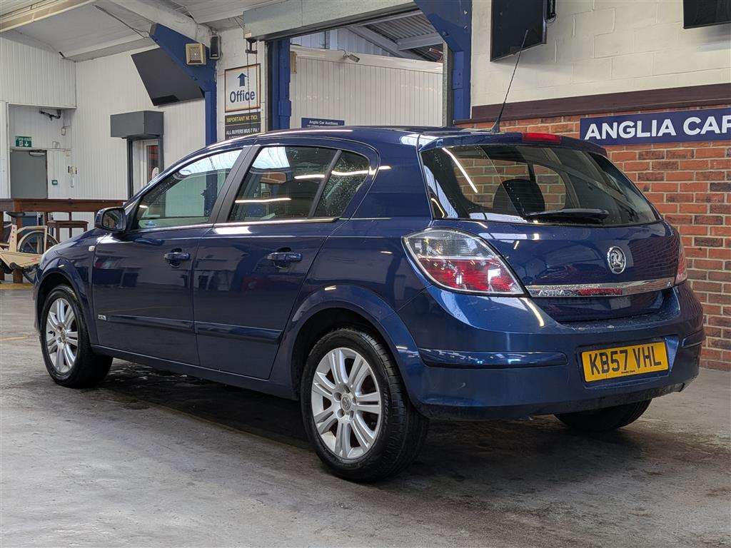 <p>2008 VAUXHALL ASTRA DESIGN</p>