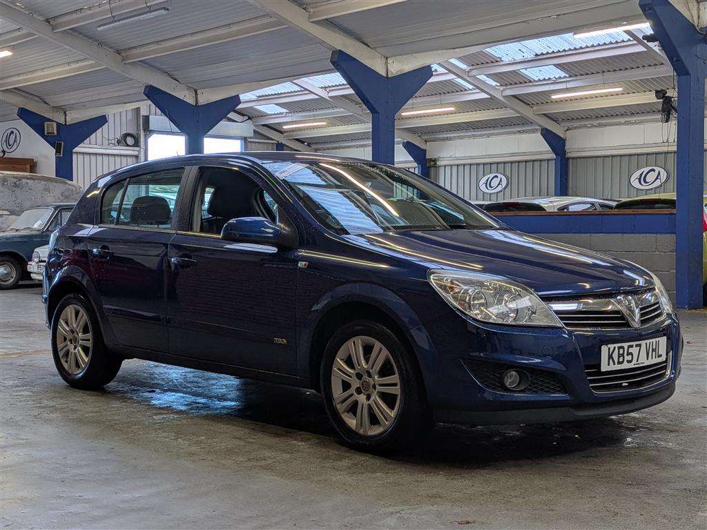 <p>2008 VAUXHALL ASTRA DESIGN</p>