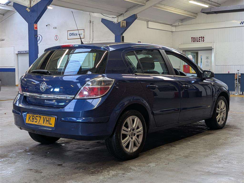 <p>2008 VAUXHALL ASTRA DESIGN</p>