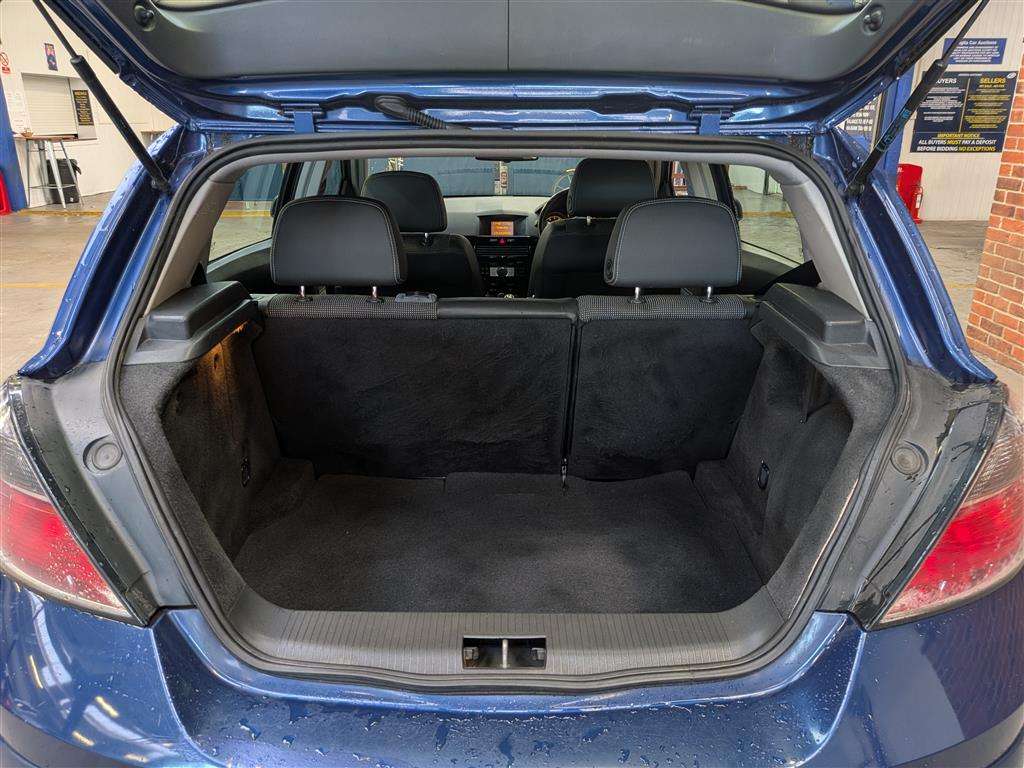 <p>2008 VAUXHALL ASTRA DESIGN</p>