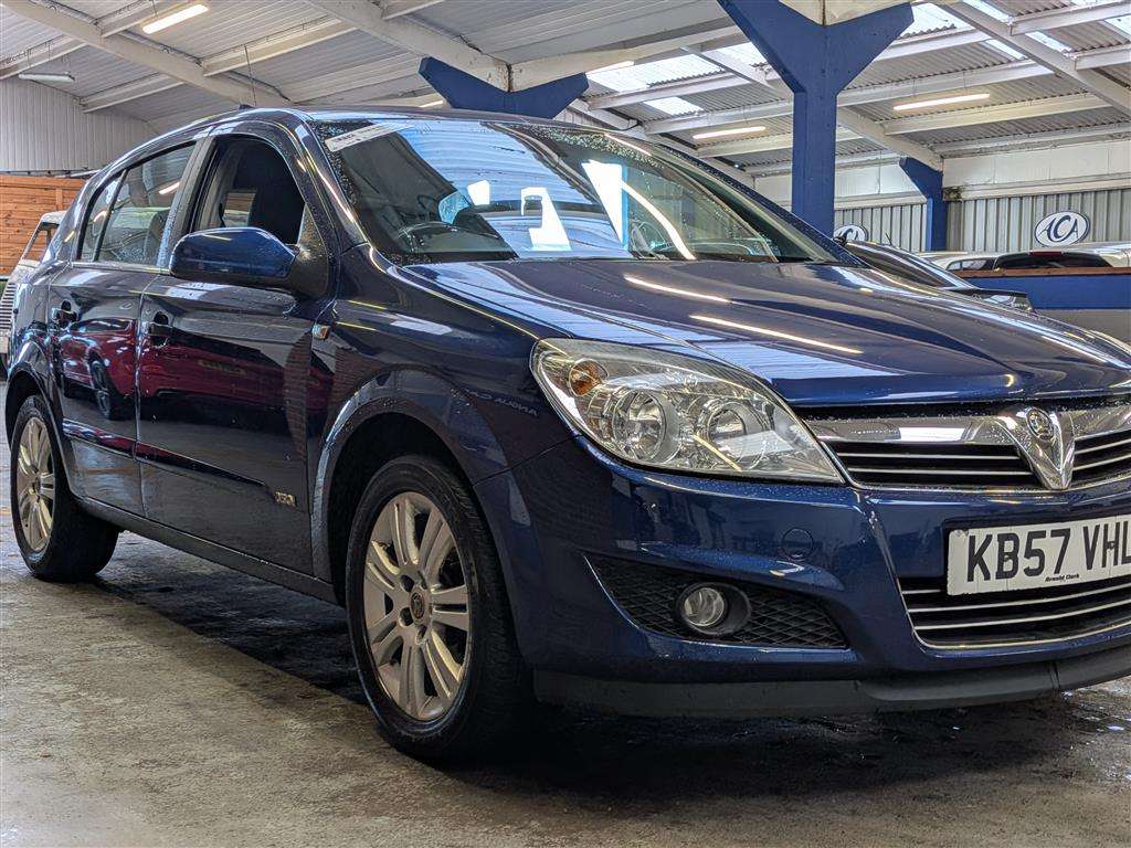 <p>2008 VAUXHALL ASTRA DESIGN</p>