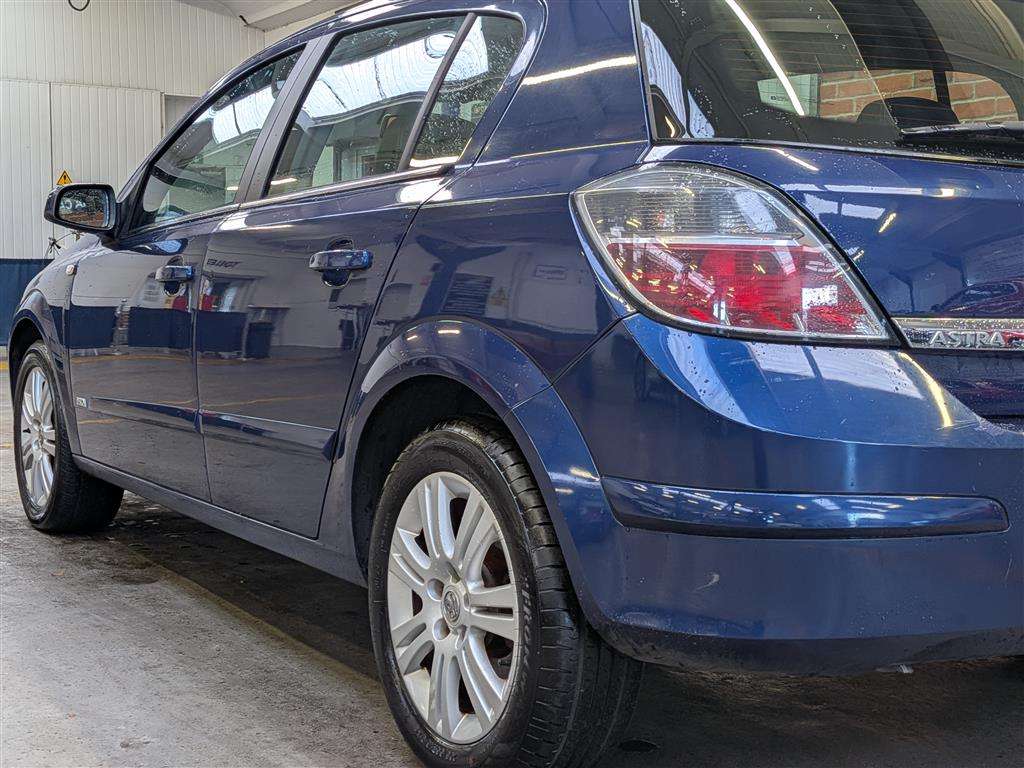 <p>2008 VAUXHALL ASTRA DESIGN</p>