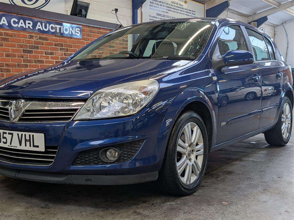 <p>2008 VAUXHALL ASTRA DESIGN</p>