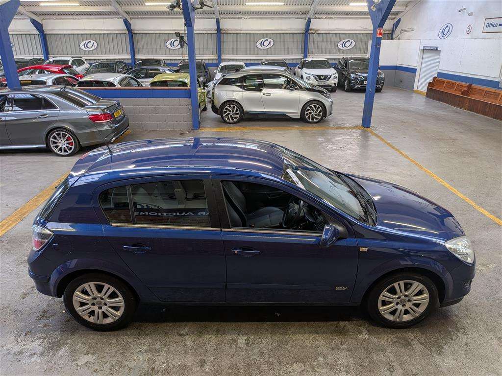 <p>2008 VAUXHALL ASTRA DESIGN</p>