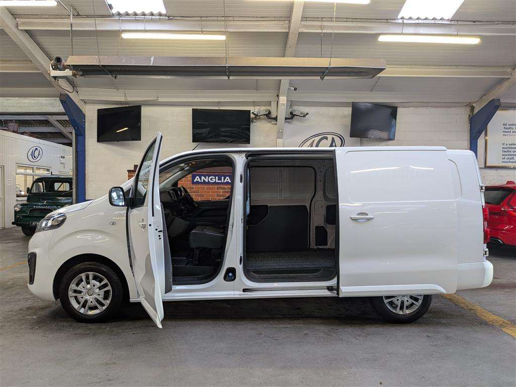 <p>2020 VAUXHALL VIVARO 3100 SPORTIVE S/S</p>
