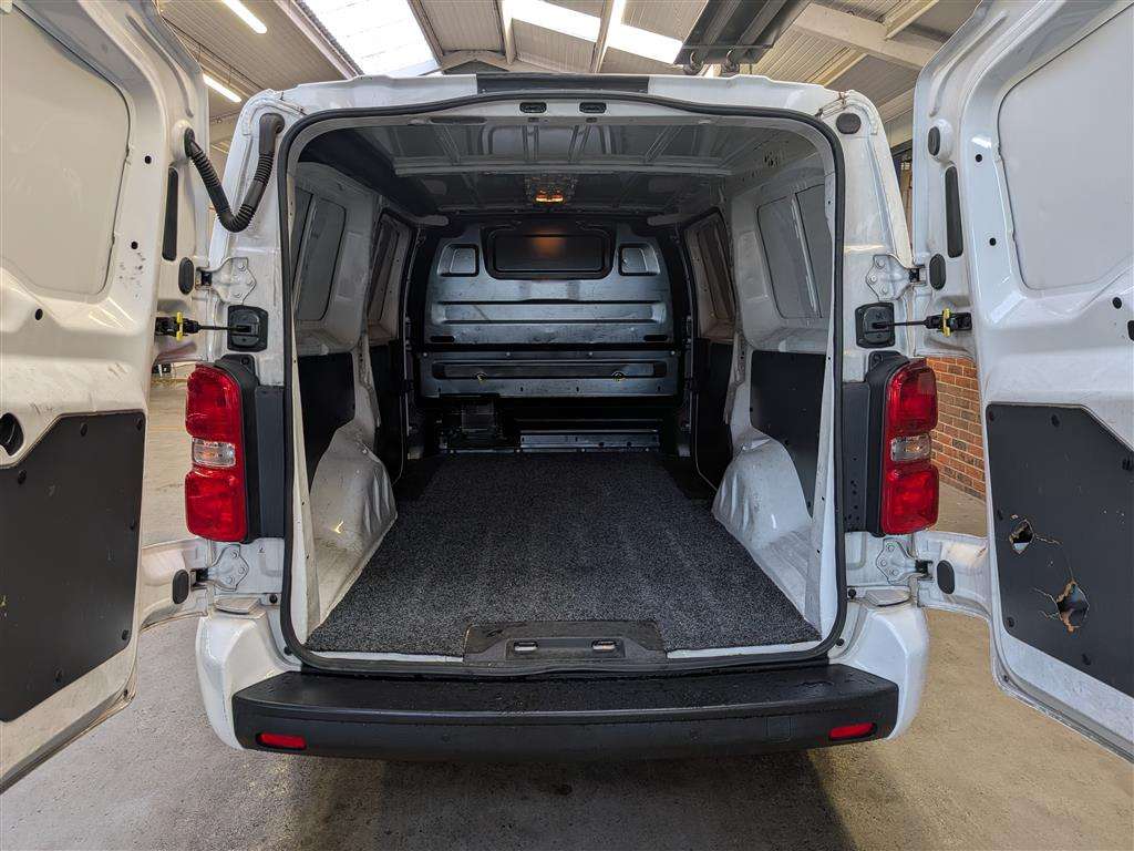 <p>2020 VAUXHALL VIVARO 3100 SPORTIVE S/S</p>