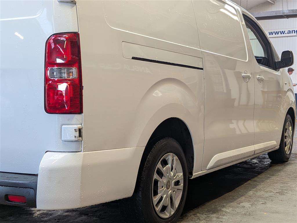 <p>2020 VAUXHALL VIVARO 3100 SPORTIVE S/S</p>