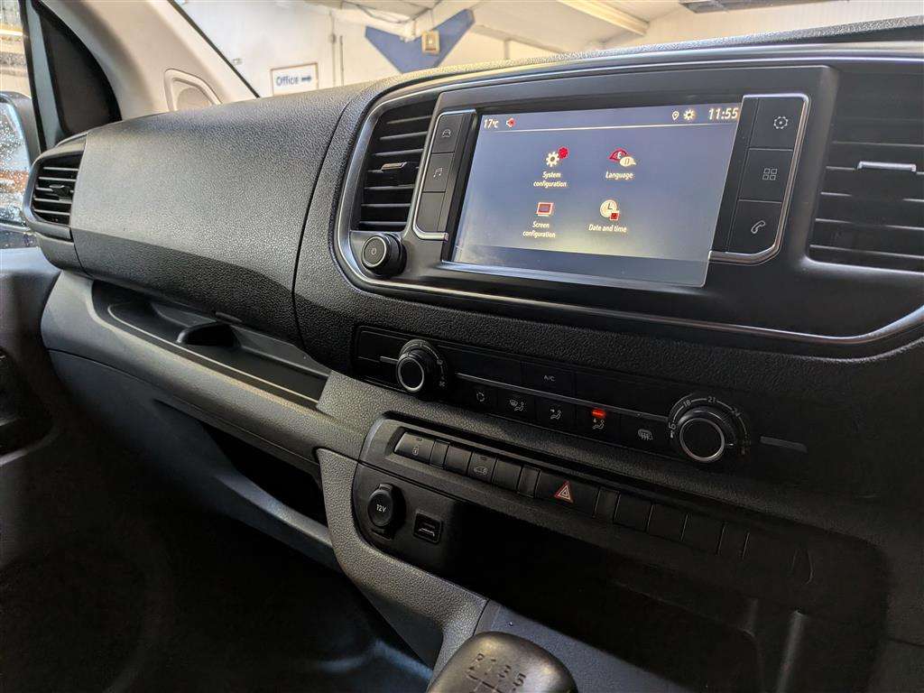 <p>2020 VAUXHALL VIVARO 3100 SPORTIVE S/S</p>