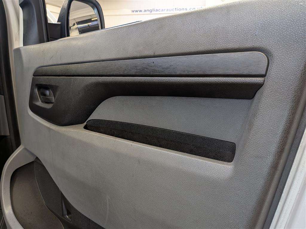 <p>2020 VAUXHALL VIVARO 3100 SPORTIVE S/S</p>