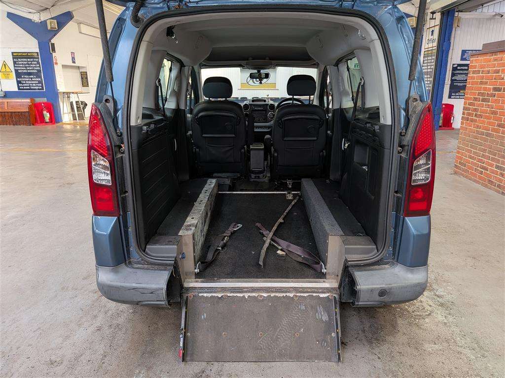 <p>2012 CITROEN BERLINGO M-SP AIR XTR E-H</p>