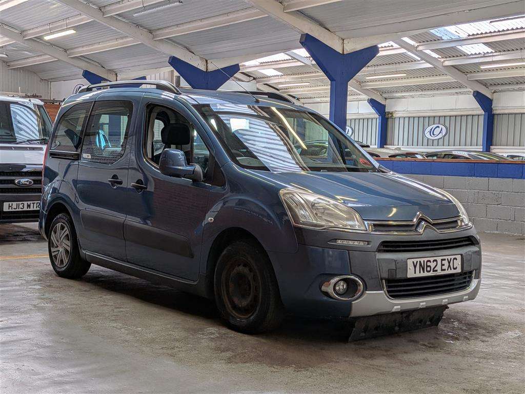 <p>2012 CITROEN BERLINGO M-SP AIR XTR E-H</p>