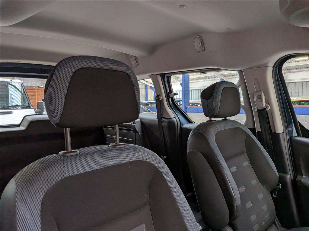 <p>2012 CITROEN BERLINGO M-SP AIR XTR E-H</p>