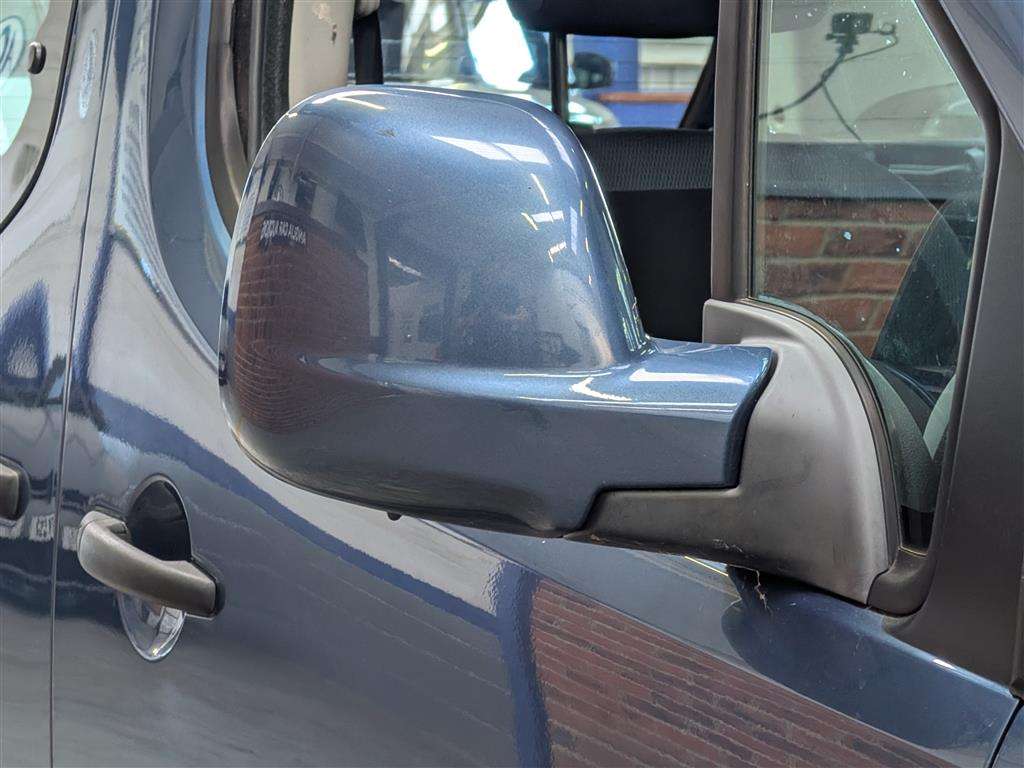 <p>2012 CITROEN BERLINGO M-SP AIR XTR E-H</p>
