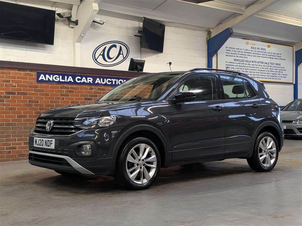 <p>2020 VOLKSWAGEN T-CROSS SE TSI</p>