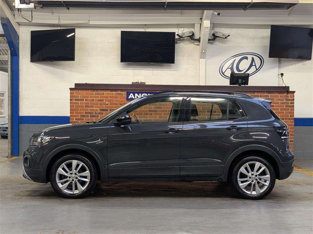 <p>2020 VOLKSWAGEN T-CROSS SE TSI</p>