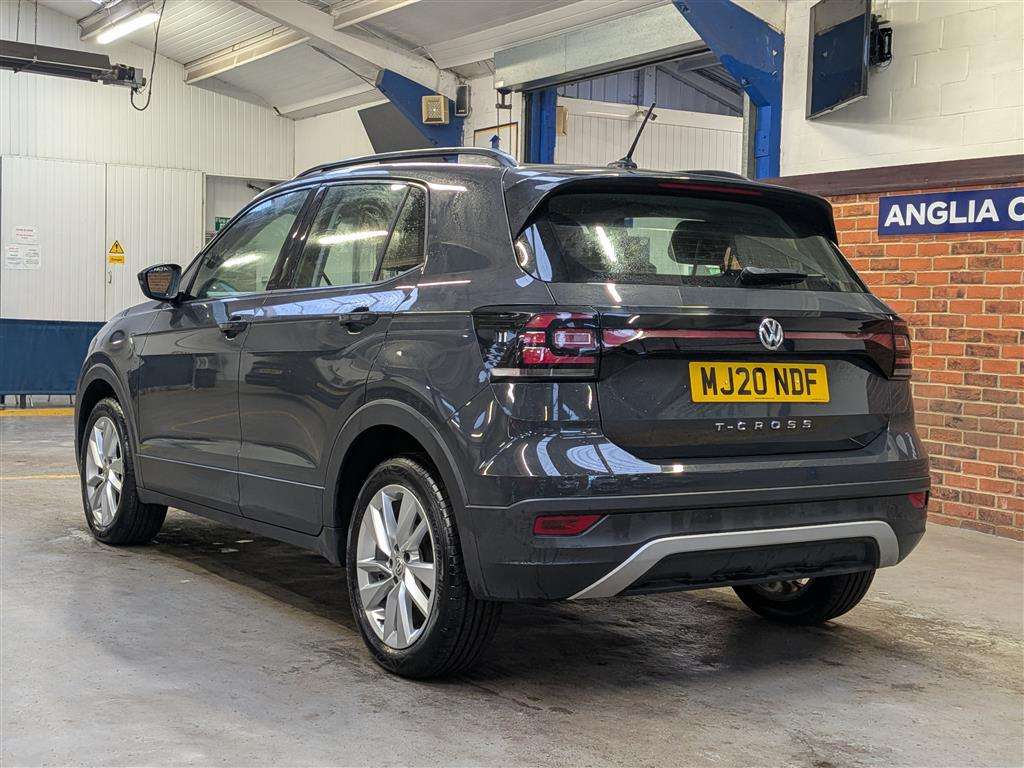 <p>2020 VOLKSWAGEN T-CROSS SE TSI</p>