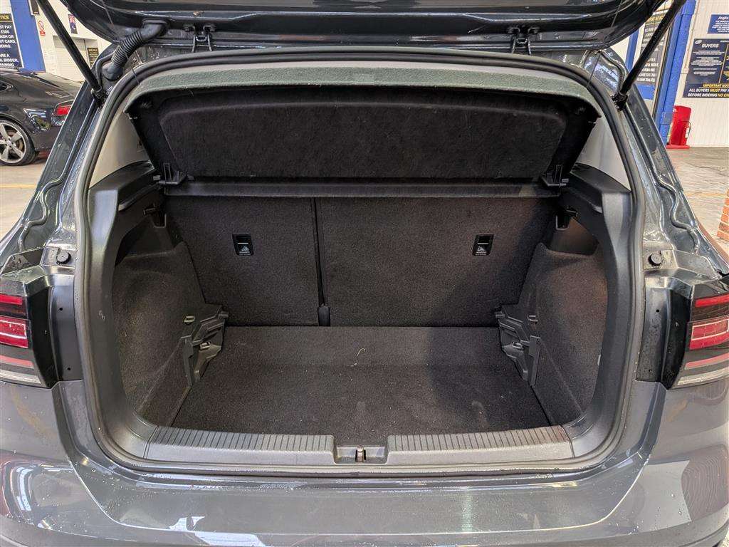 <p>2020 VOLKSWAGEN T-CROSS SE TSI</p>