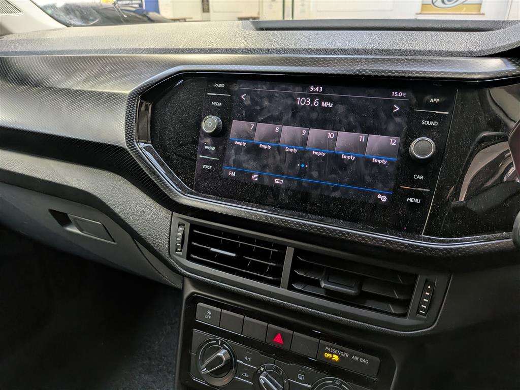 <p>2020 VOLKSWAGEN T-CROSS SE TSI</p>