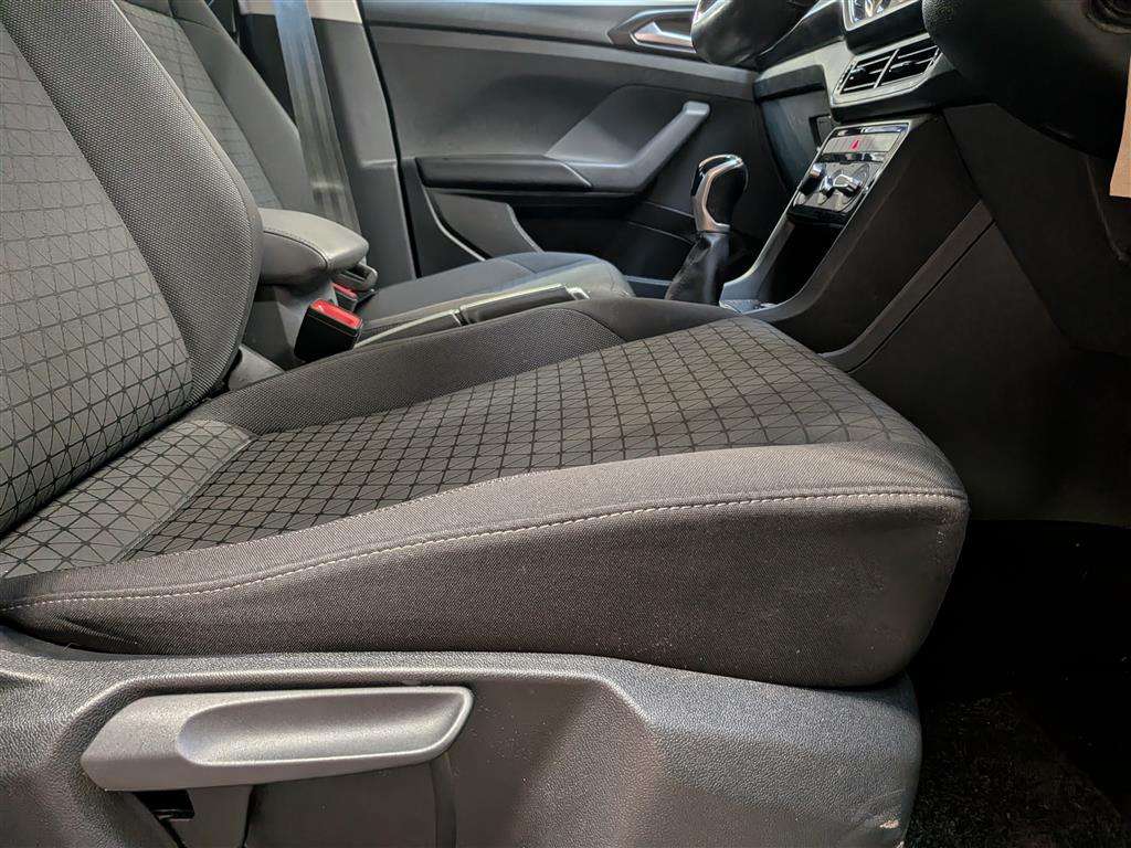 <p>2020 VOLKSWAGEN T-CROSS SE TSI</p>