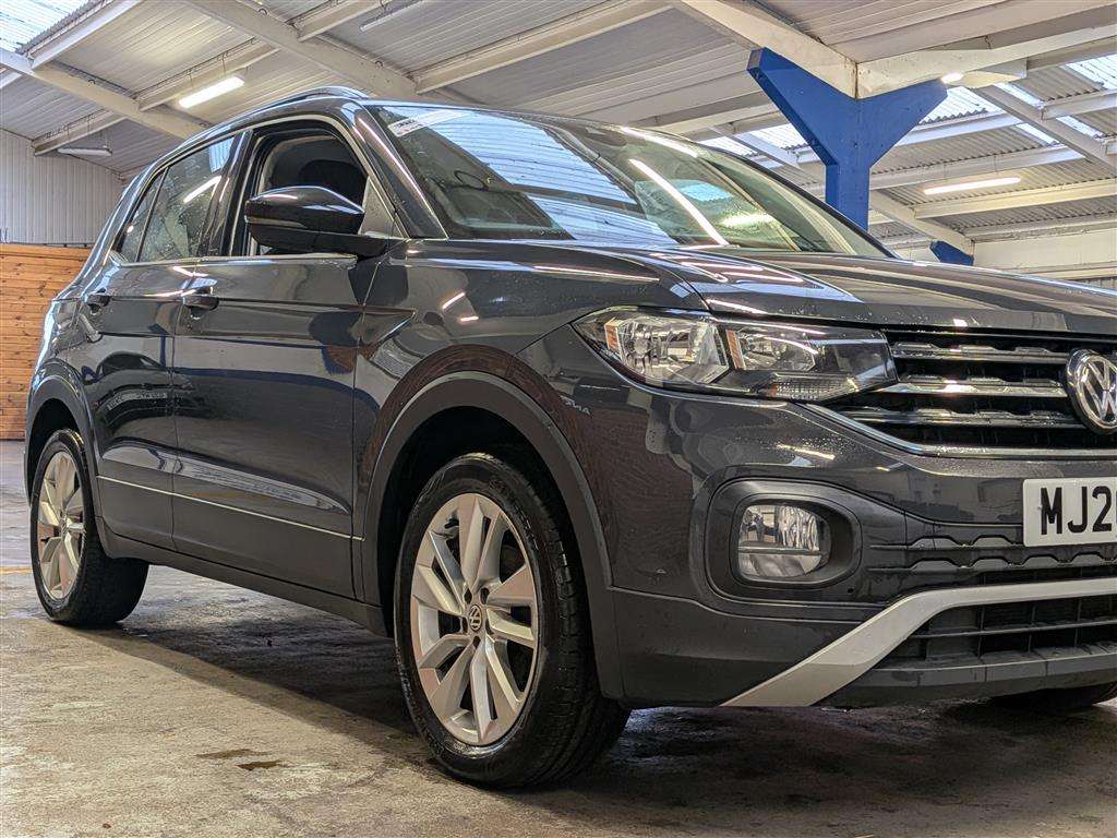 <p>2020 VOLKSWAGEN T-CROSS SE TSI</p>
