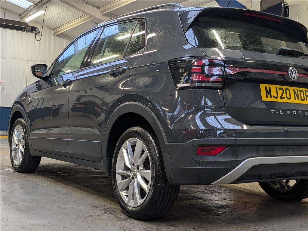<p>2020 VOLKSWAGEN T-CROSS SE TSI</p>