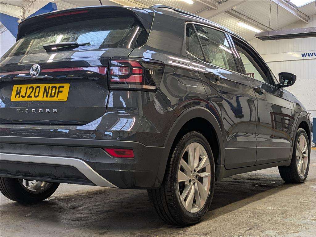 <p>2020 VOLKSWAGEN T-CROSS SE TSI</p>